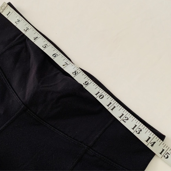 Lululemon Capri crop leggings Tadasana with back slit Sz 8 black - Picture 12 of 16